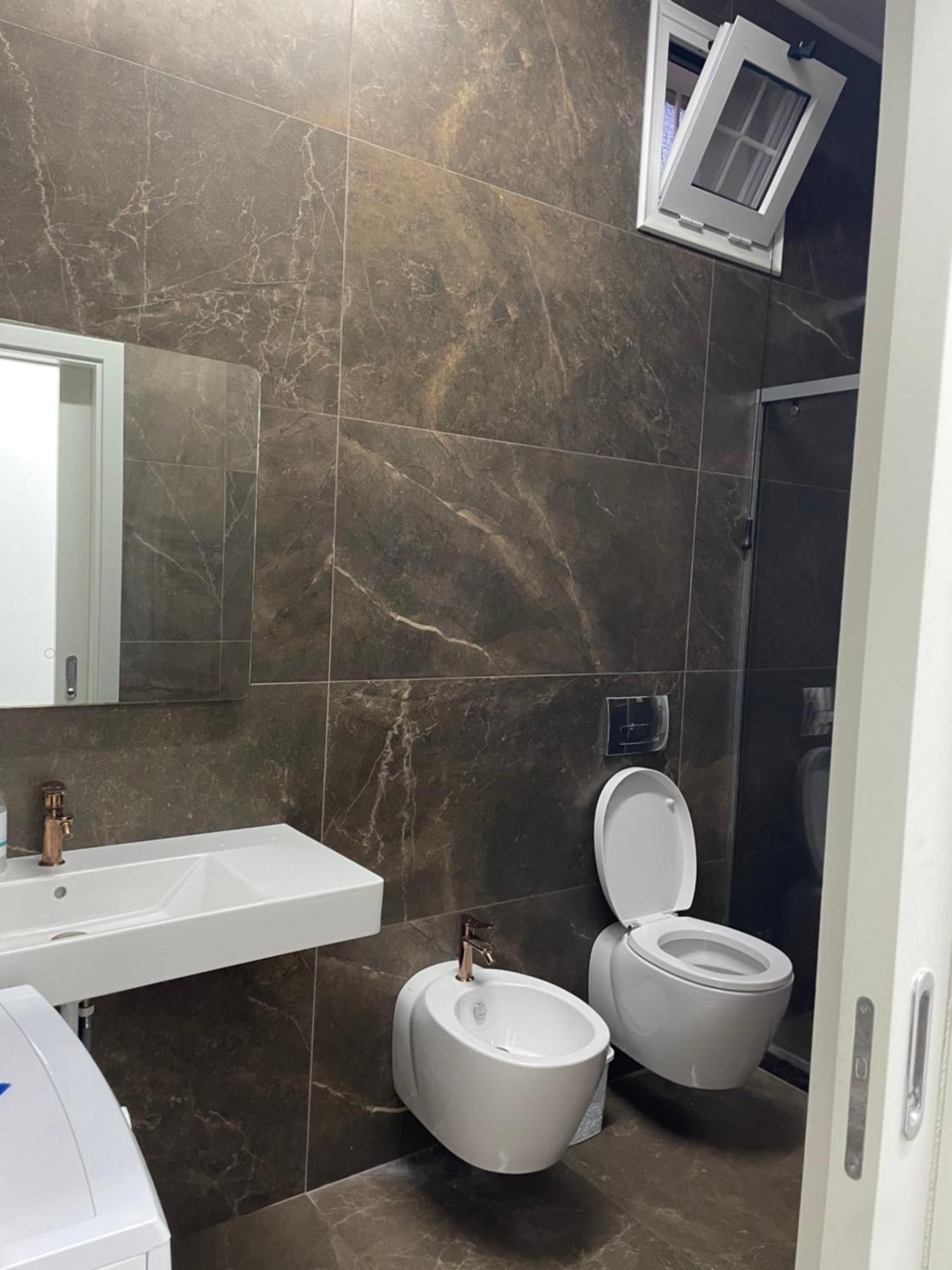 Gold Apartament Vlore Exterior photo