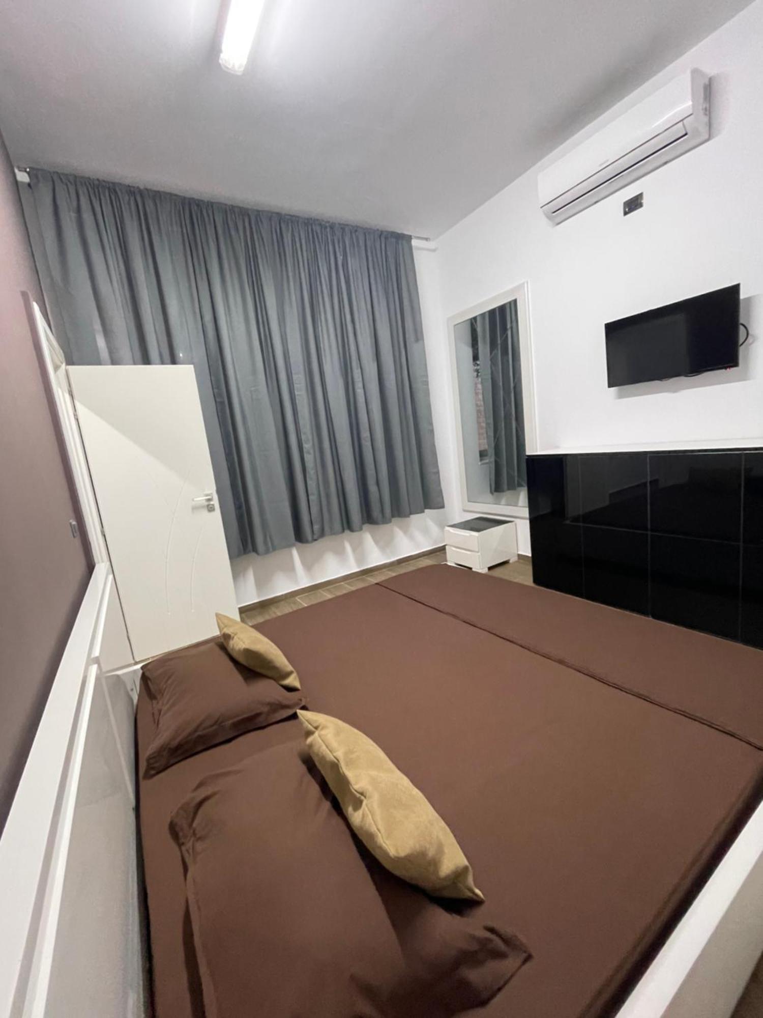 Gold Apartament Vlore Exterior photo